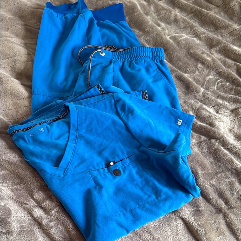 Koi next gen scrub set